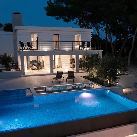 Seafront Serenita Villa