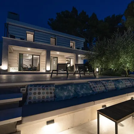 Villa Seafront Serenita *