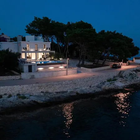 Seafront Serenita Villa