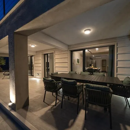 Villa Seafront Serenita