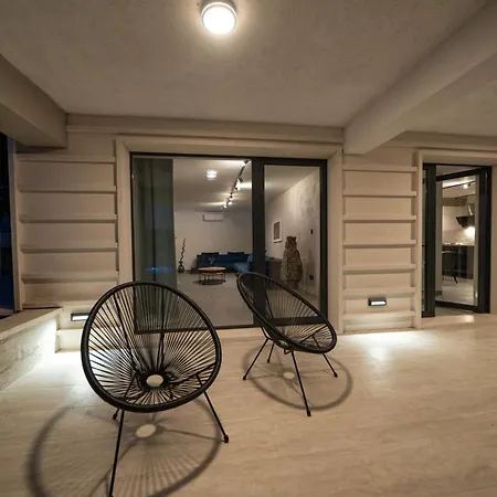 Seafront Serenita Villa *