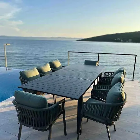 Villa Seafront Serenita Sumartin