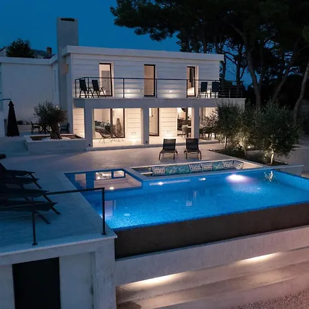 Seafront Serenita * Sumartin