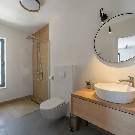 Seafront Serenita Villa Sumartin