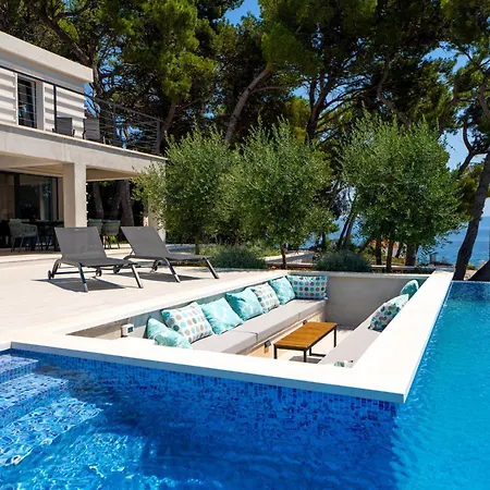 Villa Seafront Serenita Sumartin