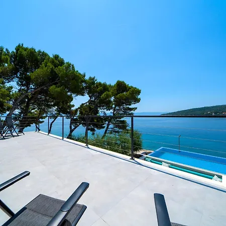 Seafront Serenita Villa