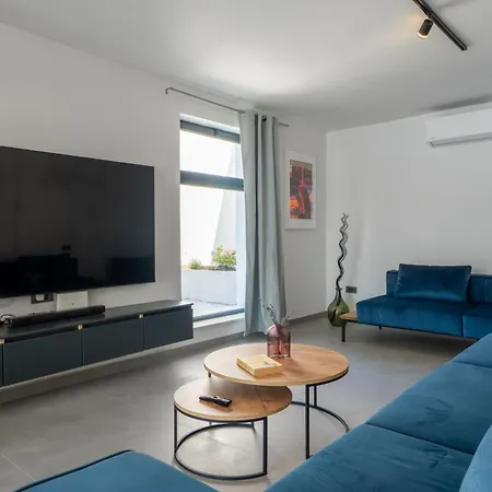 Villa Seafront Serenita Sumartin