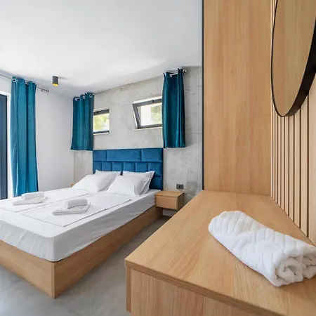 Seafront Serenita Villa Sumartin