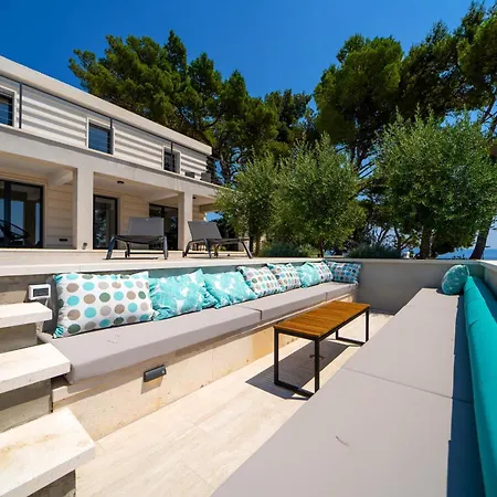 Seafront Serenita Villa Sumartin