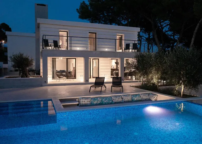 Seafront Serenita Villa Sumartin