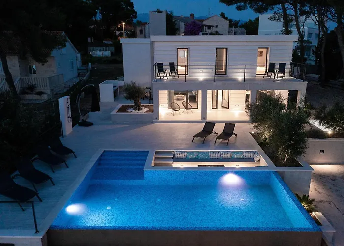 Villa Seafront Serenita Sumartin