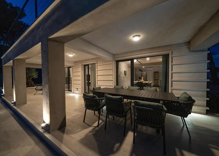 Villa Seafront Serenita