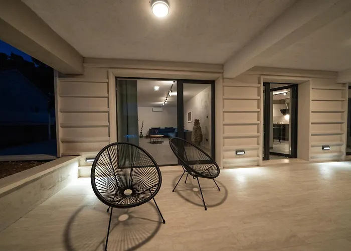 Seafront Serenita Villa *