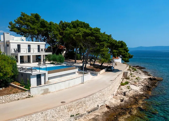 Villa Seafront Serenita *