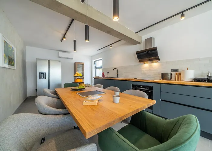 Villa Seafront Serenita Sumartin