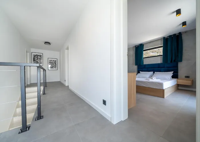 Villa Seafront Serenita