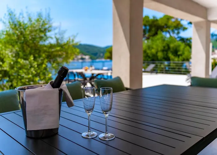 Villa Seafront Serenita *
