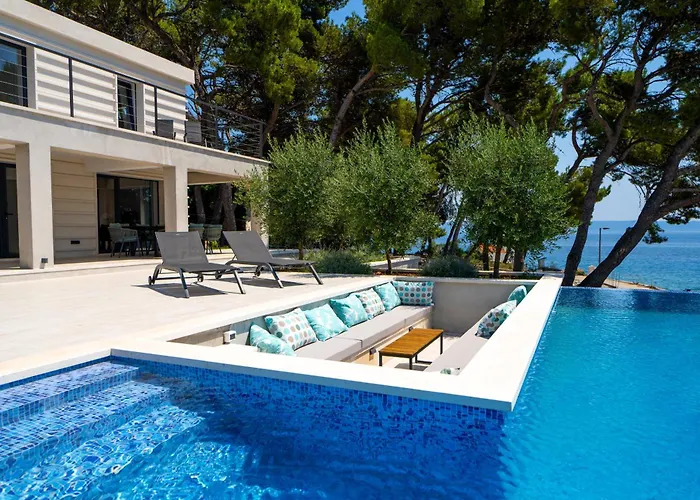 Villa Seafront Serenita Sumartin