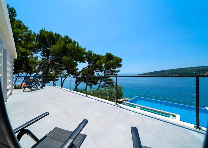 Seafront Serenita Villa