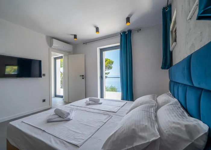 Seafront Serenita Villa Sumartin