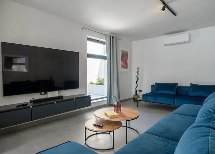 Villa Seafront Serenita Sumartin