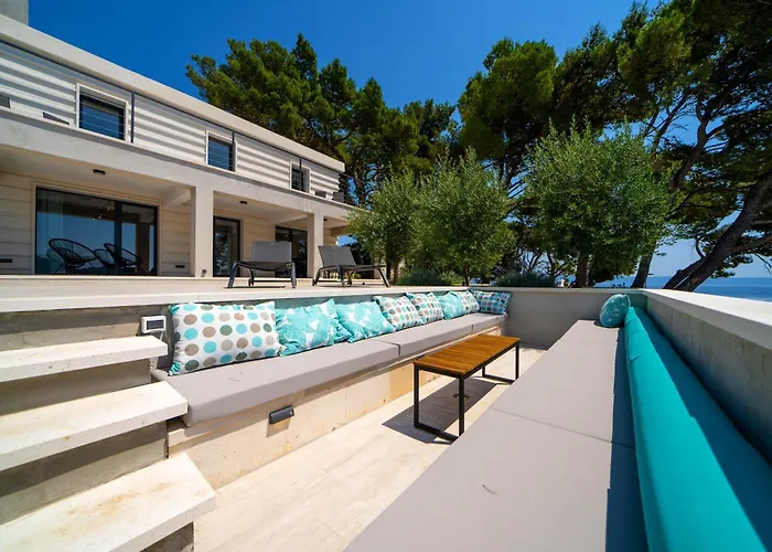 Seafront Serenita Villa Sumartin