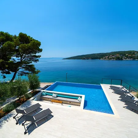 Seafront Serenita * Sumartin