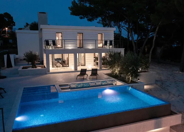 Seafront Serenita Vila