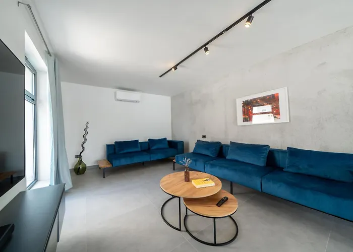 Seafront Serenita Sumartin