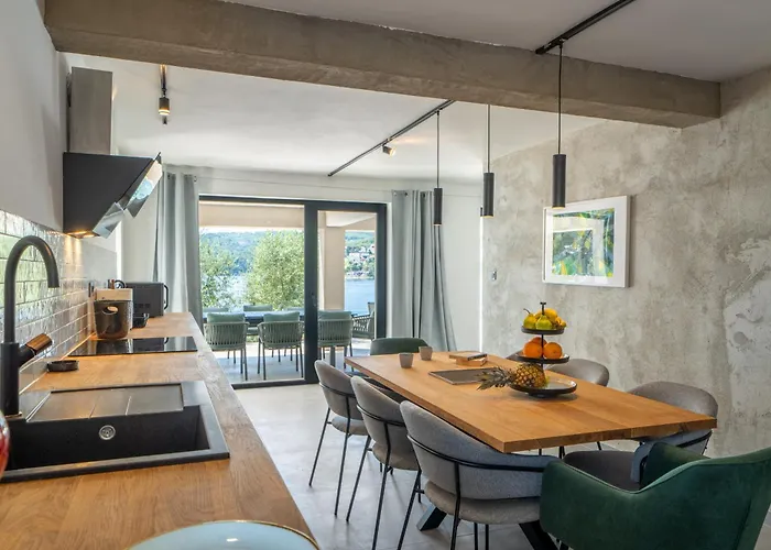 Seafront Serenita Vila