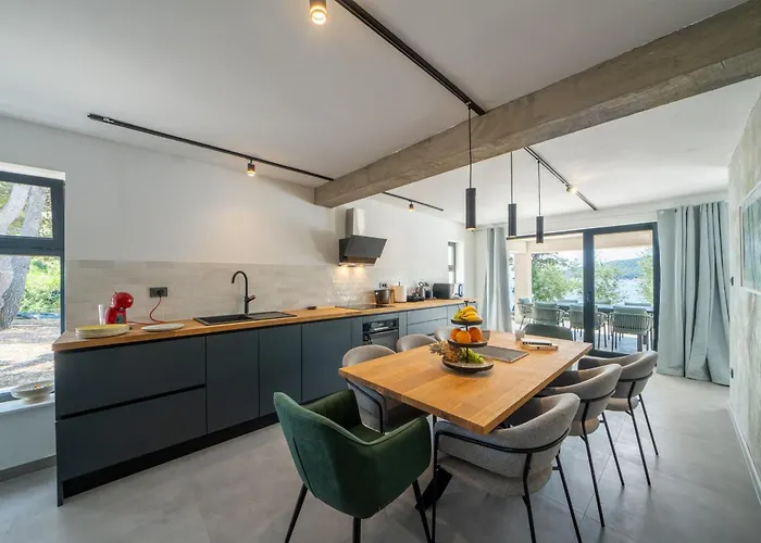 Vila Seafront Serenita *