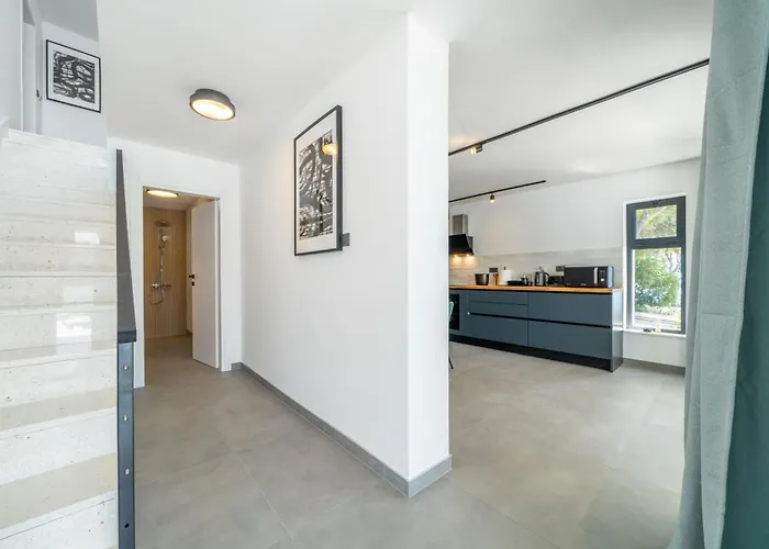 Seafront Serenita * Sumartin