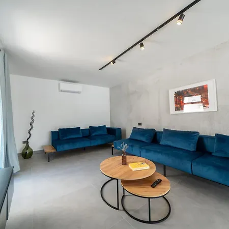 Seafront Serenita Sumartin