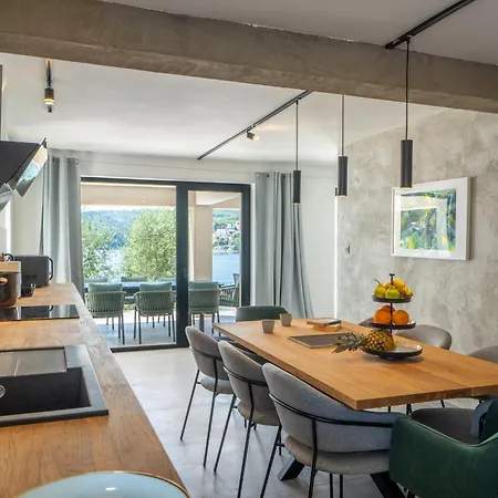 Seafront Serenita Willa