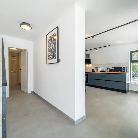 Seafront Serenita * Sumartin